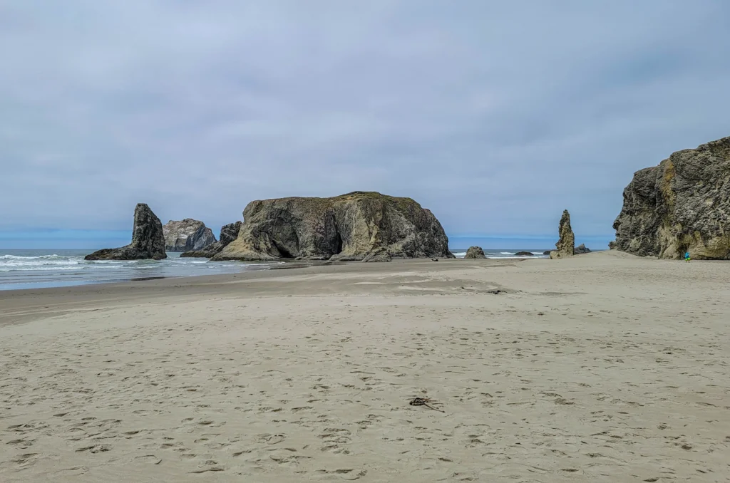 Sea stack with a wave-cut cave and spires on either side, Bandon Beach