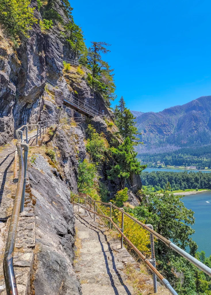 Switchback on the Beacon Rock trail with a catwalk visible above