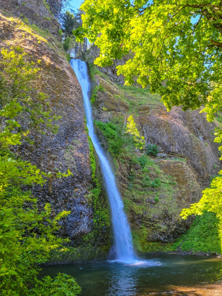 Horsetail Falls on its basalt cliff, Columbia River Gorge, Oregon